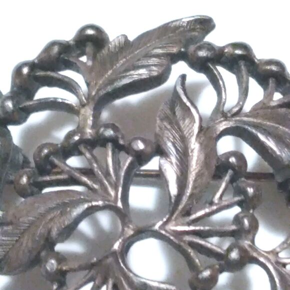 Vintage Brooch Sterling Silver Leaves w/ Berries Detailed Open Metal Work Patia - Picture 4 of 8